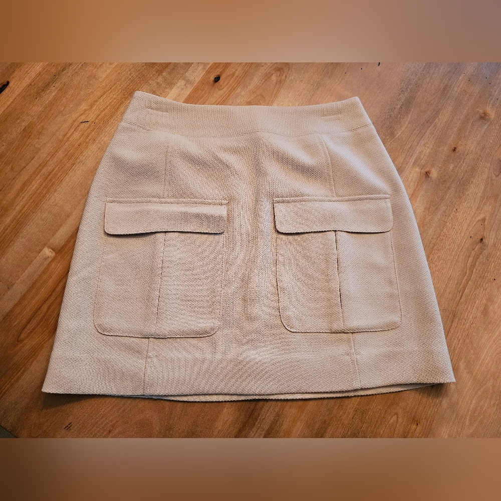 H&M Cream Skirt - Size 8 - NWT